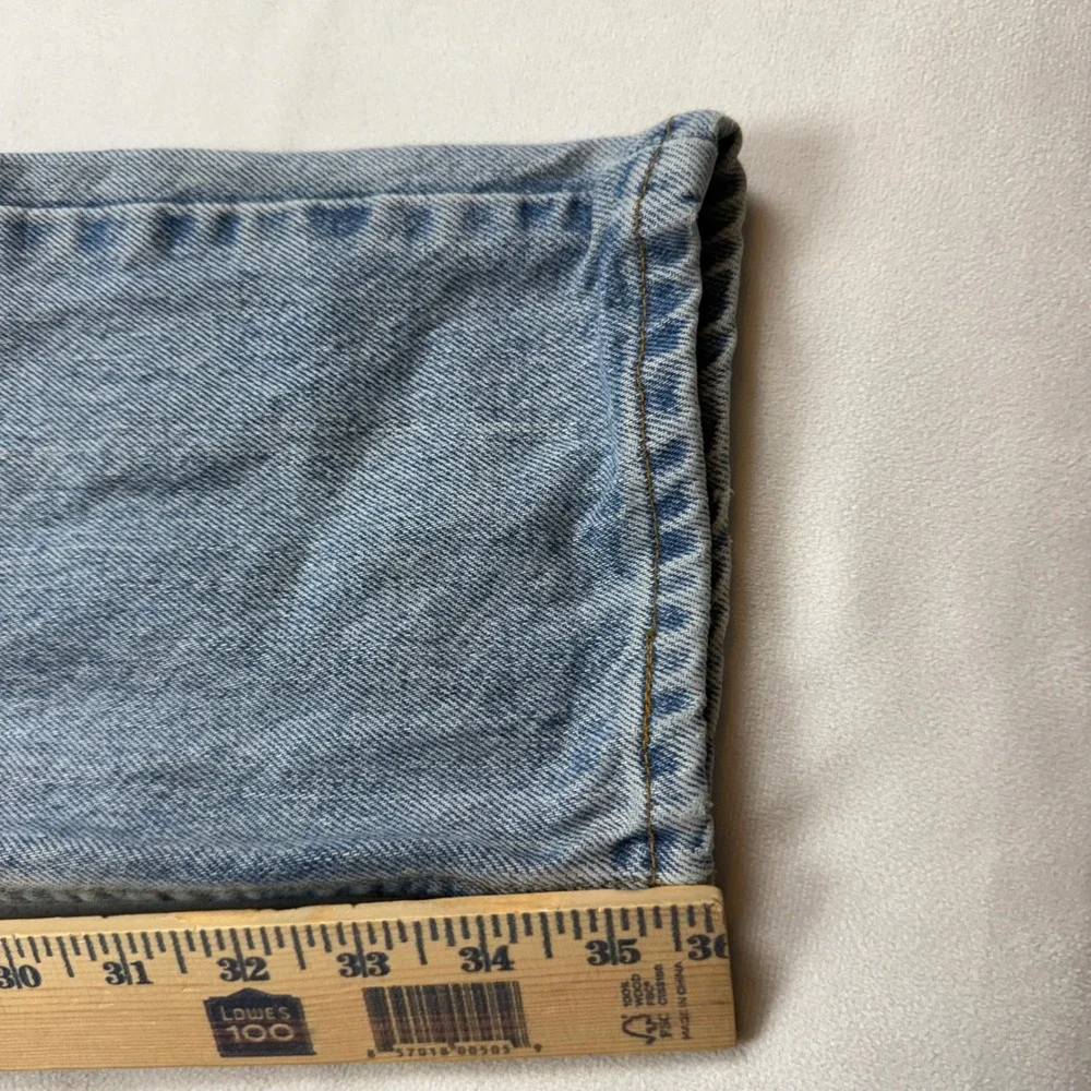 Vintage Levis 550 Relaxed Fit Tapered Leg Jeans Light Wash Made in USA 33x36